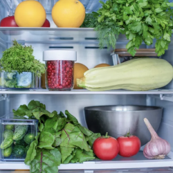 رغم فوائدها الغذائية.. السبانخ والفراولة الأكثر تلوثاً لعام 2026