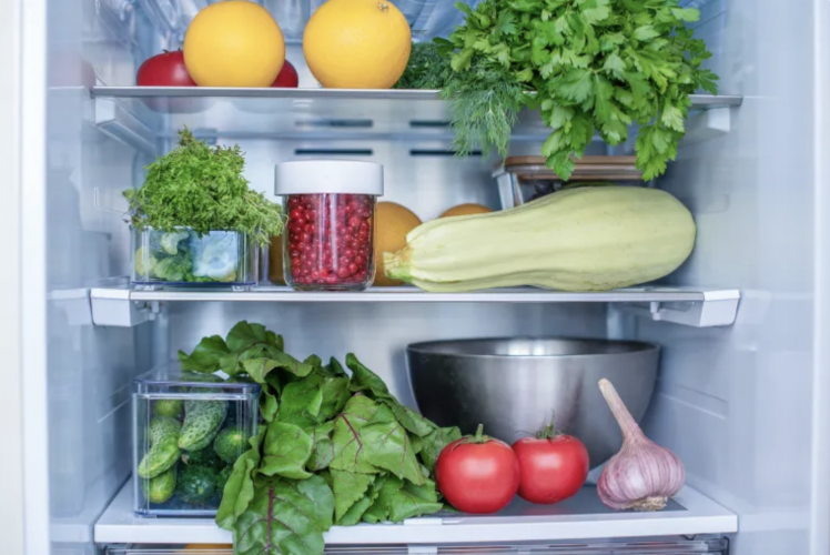 رغم فوائدها الغذائية.. السبانخ والفراولة الأكثر تلوثاً لعام 2026